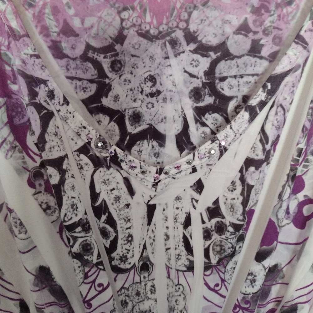 Shades of Fuchsia, Black and White silky tunic top with embellishments - Picture 4 of 6